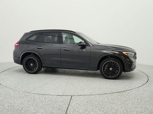 Used 2023 Mercedes-Benz GLC 300 image 4