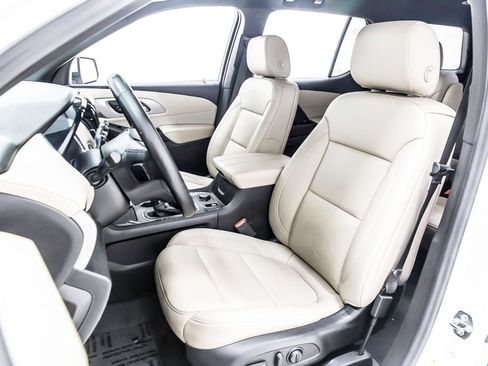 Used 2022 Chevrolet Traverse LT FWD image 28
