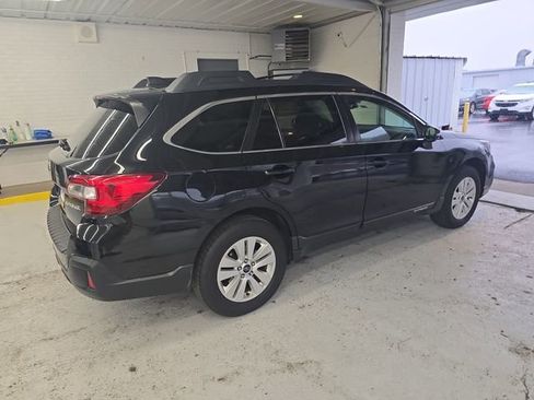 Used 2018 Subaru Outback 2.5i Premium image 6