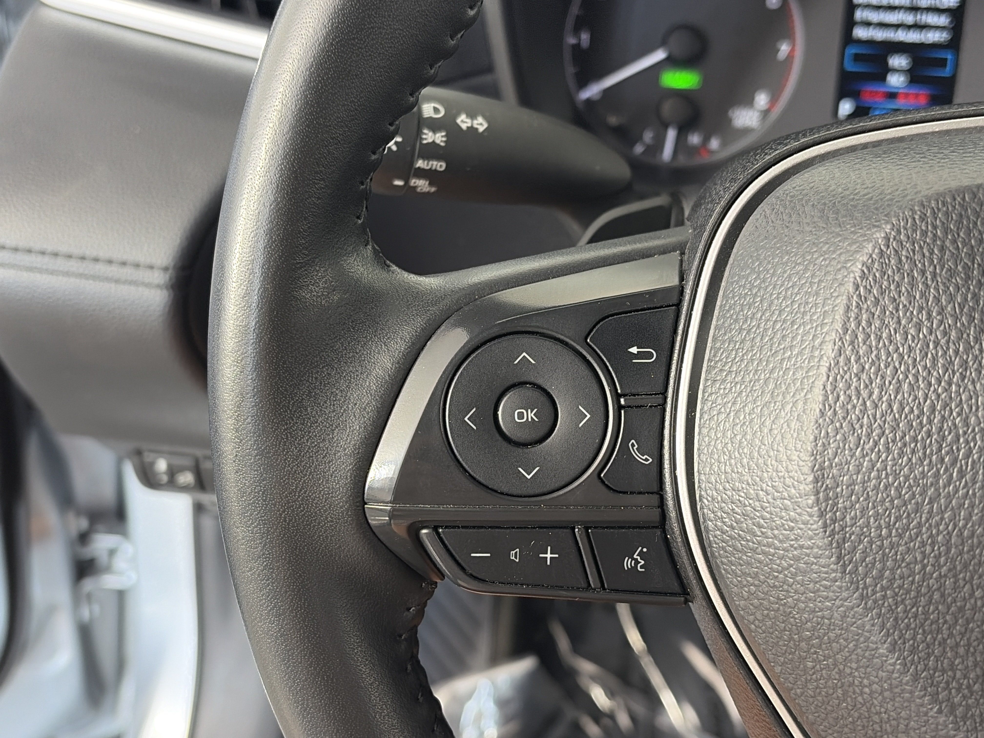 Used 2025 Toyota Corolla Cross AWD Hybrid image 27