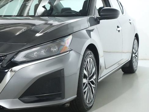 Used 2024 Nissan Altima 2.5 SV FWD image 5