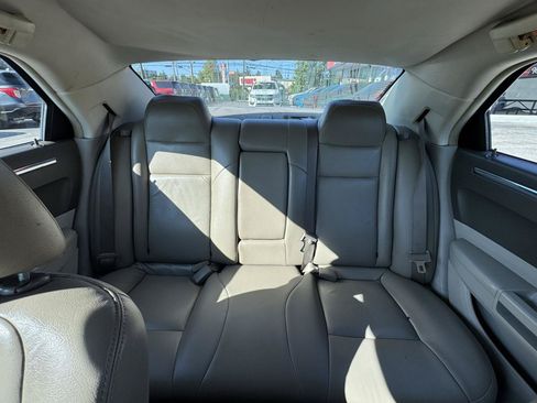Used 2009 Chrysler 300 LX RWD image 15