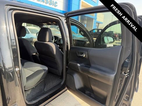 Used 2022 Toyota Tacoma TRD Off-Road w/ Technology Package image 19
