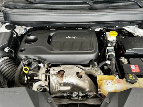 Used 2019 Jeep Cherokee Limited w/ Luxury Group image 22