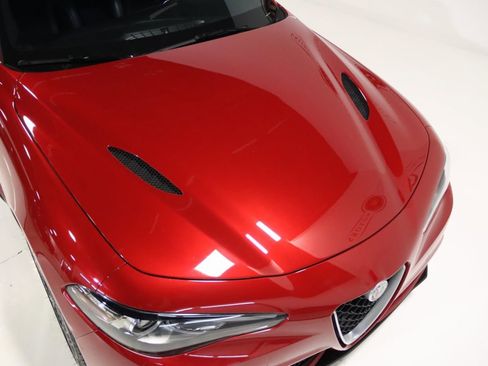 Used 2018 Alfa Romeo Giulia Quadrifoglio w/ Driver Assist Dynamic Package image 35