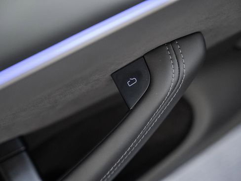 Used 2025 Tesla Model 3 Long Range image 40