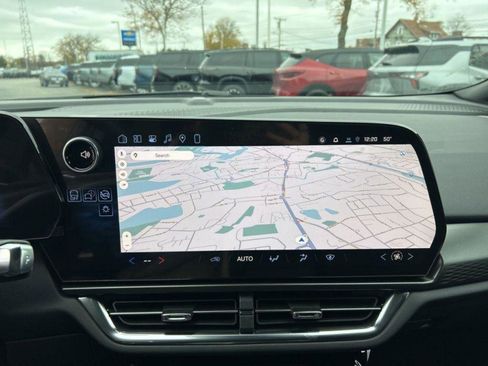 New 2026 Chevrolet Equinox EV LT image 17