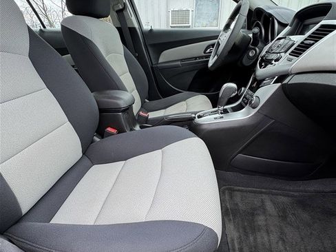 Used 2015 Chevrolet Cruze LS image 14