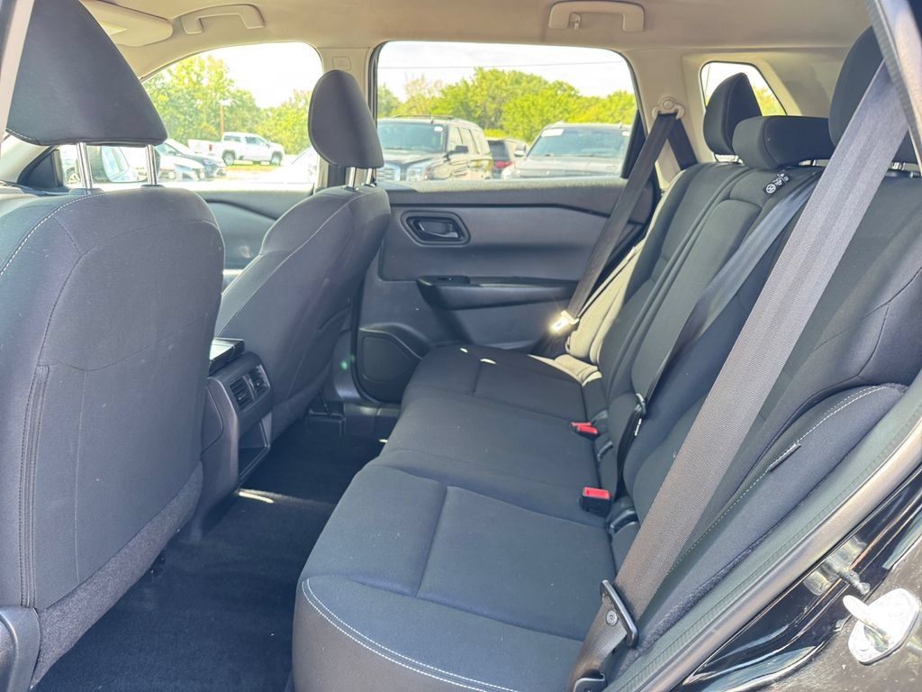 Used 2024 Nissan Rogue S AWD/4WD image 35