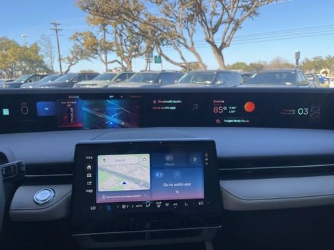 Used 2024 Lincoln Nautilus Premier w/ Equipment Group 102A image 14