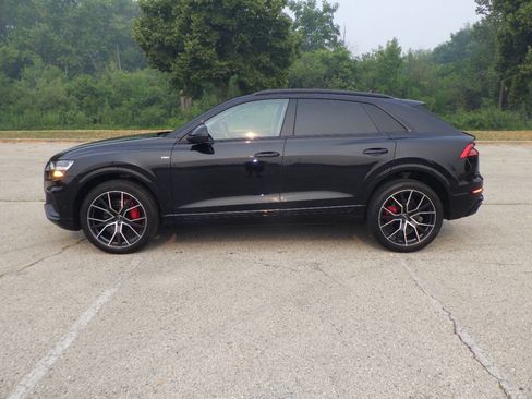 Used 2020 Audi Q8 Premium Plus w/ Premium Plus Package AWD/4WD image 2