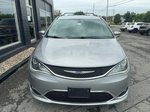 Used 2018 Chrysler Pacifica Touring-L Plus FWD image 5