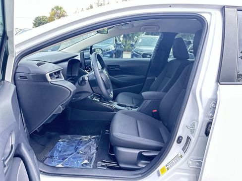 Used 2023 Toyota Corolla LE w/ LE Convenience Package FWD image 2