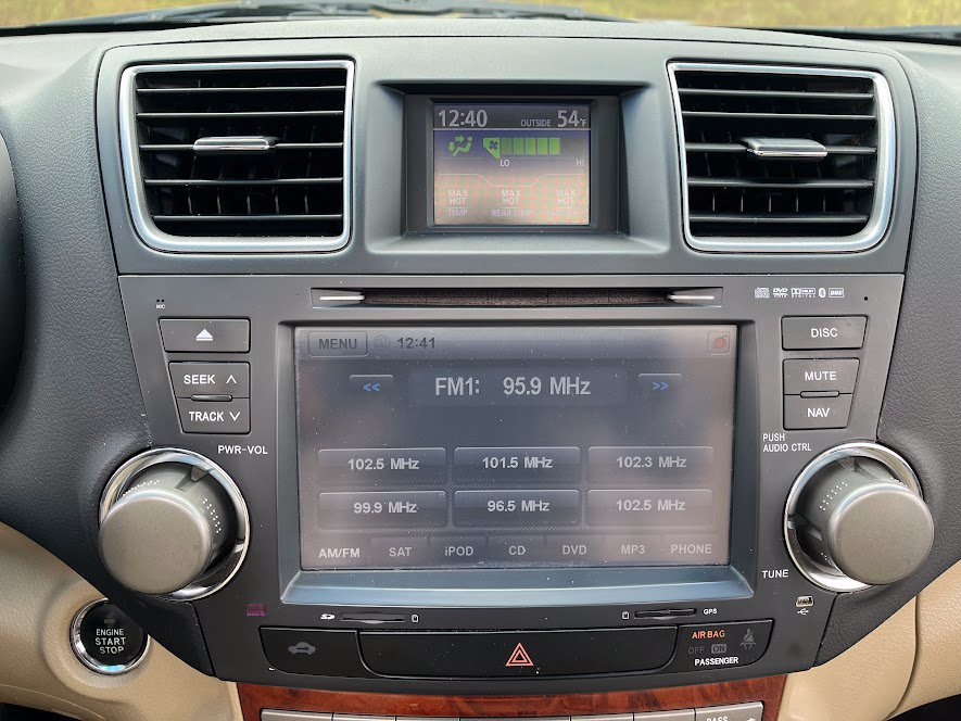 Used 2011 Toyota Highlander Limited w/ Tow Pkg FWD image 17