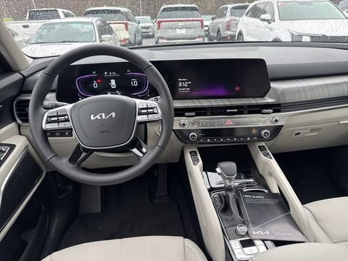 New 2025 Kia Telluride EX w/ EX Captain's Chair Package image 2