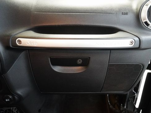 Used 2014 Jeep Wrangler Unlimited Sahara w/ Dual Top Group image 32