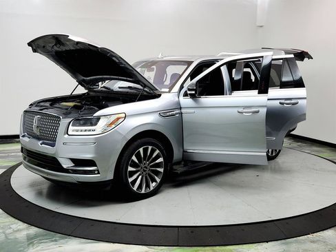 Used 2020 Lincoln Navigator Reserve image 9