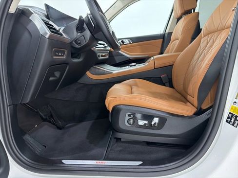Certified 2024 BMW X7 xDrive40i w/ Premium Package image 14