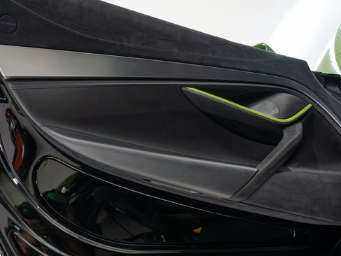 Used 2025 McLaren 750S Spider image 42