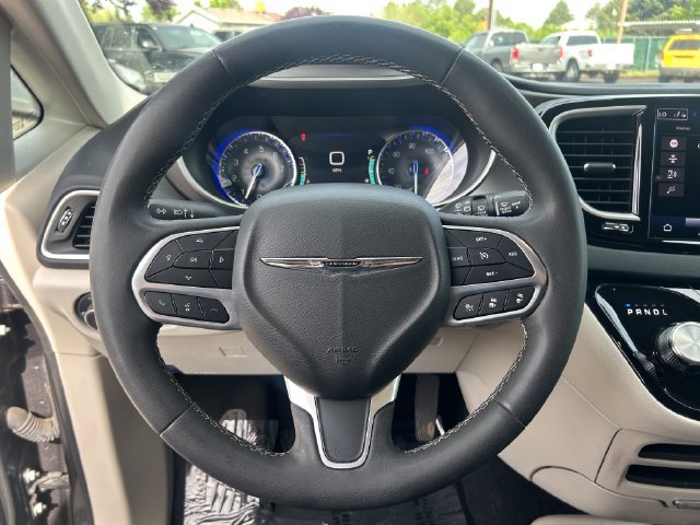 Used 2023 Chrysler Pacifica Touring-L FWD image 20