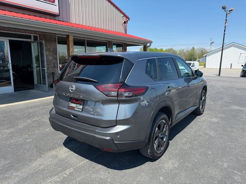 Used 2024 Nissan Rogue SV image 4