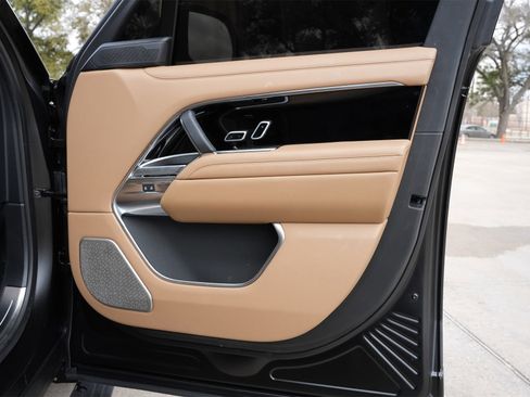 Used 2025 Land Rover Range Rover Long Wheelbase Autobiography image 27