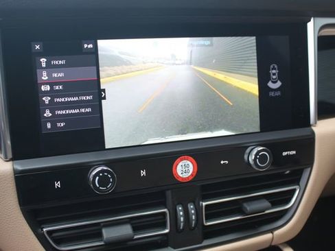 Certified 2025 Porsche Macan Base image 22