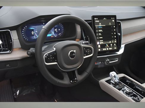New 2026 Volvo XC90 B6 Plus w/ Protection Package Premier image 6