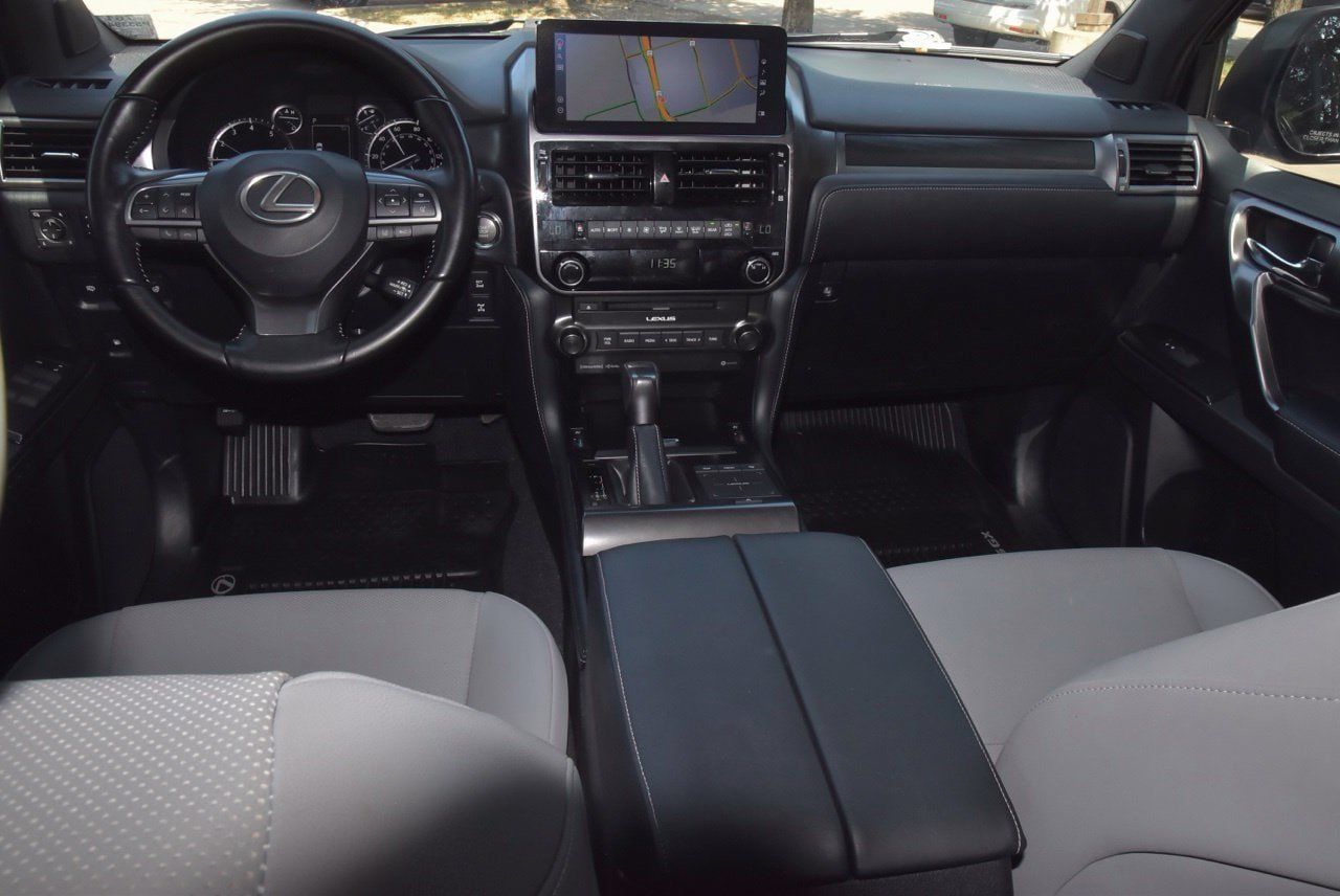 Used 2023 Lexus GX 460 w/ Black Line Special Edition AWD/4WD image 17