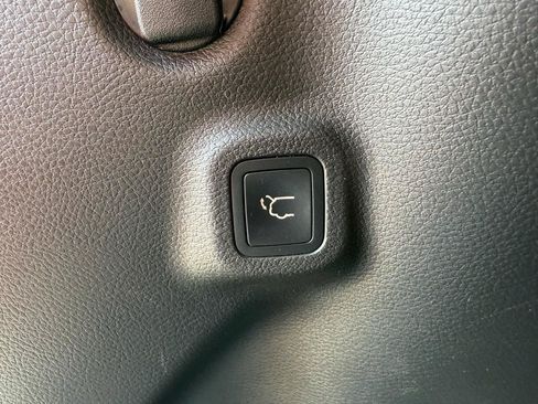 Used 2024 Jeep Compass Latitude w/ Convenience Group AWD/4WD image 7