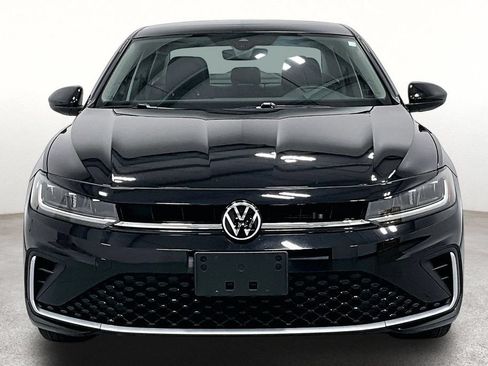Used 2025 Volkswagen Jetta SE FWD image 4