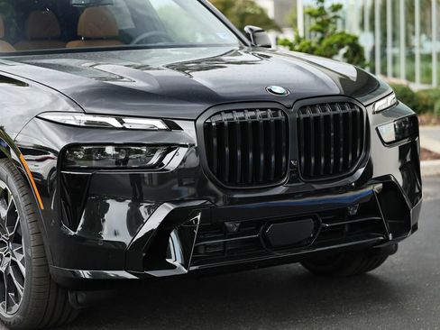 New 2027 BMW X7 xDrive40i w/ M Sport Package AWD/4WD image 2