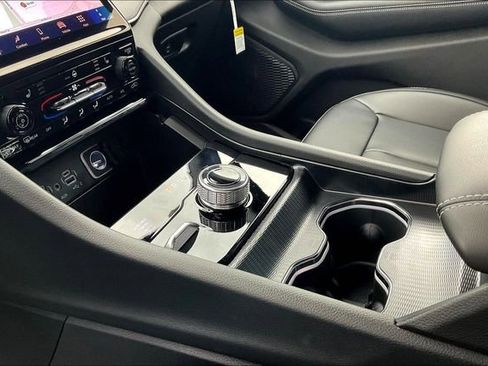 New 2025 Jeep Grand Cherokee L Limited w/ Black Appearance Package image 9