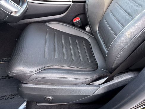 Used 2024 Mercedes-Benz GLC 300 4MATIC image 24