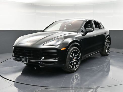 Used 2023 Porsche Cayenne Turbo S image 6