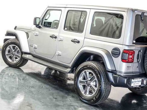 Used 2019 Jeep Wrangler Unlimited Sahara AWD/4WD image 11