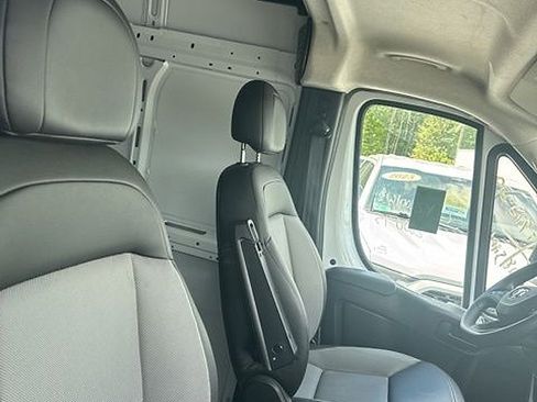 Used 2026 RAM ProMaster 2500 w/ Convenience Group FWD image 19