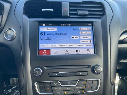 Used 2018 Ford Fusion SE w/ Equipment Group 201A FWD image 23