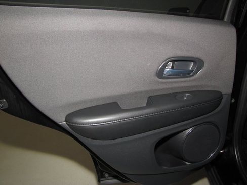 Used 2022 Honda HR-V LX image 13