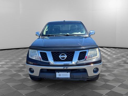 Used 2014 Nissan Frontier SL w/ SL Moonroof Package AWD/4WD image 2