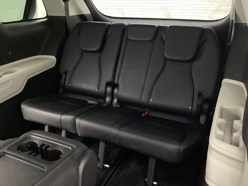 Used 2023 Kia Carnival LX image 22