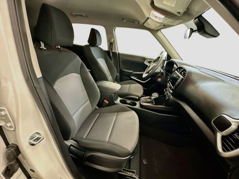 Used 2025 Kia Soul LX w/ LX Technology Package FWD image 31