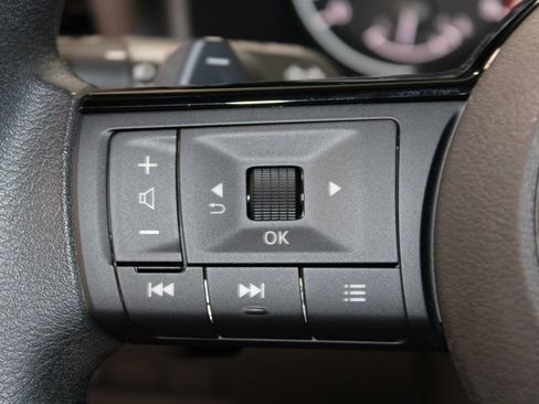 Used 2023 Nissan Rogue SV AWD/4WD image 33