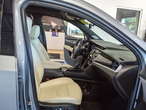 Used 2023 Cadillac XT6 Sport w/ Technology Package AWD/4WD image 11