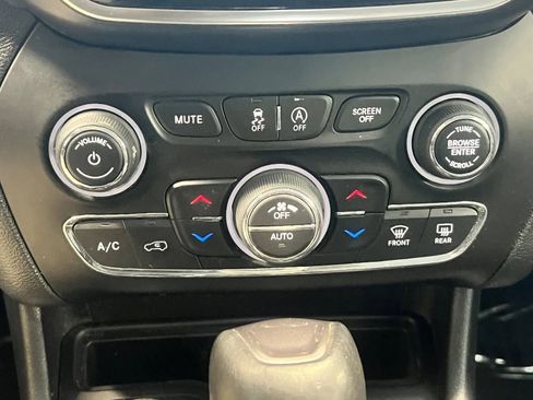 Used 2020 Jeep Cherokee Limited AWD/4WD image 46