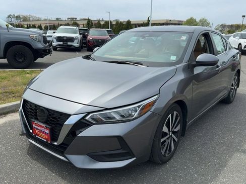 Used 2022 Nissan Sentra SV w/ SV Premium Package FWD image 2