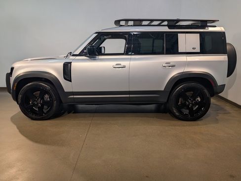 Used 2023 Land Rover Defender 110 SE image 3