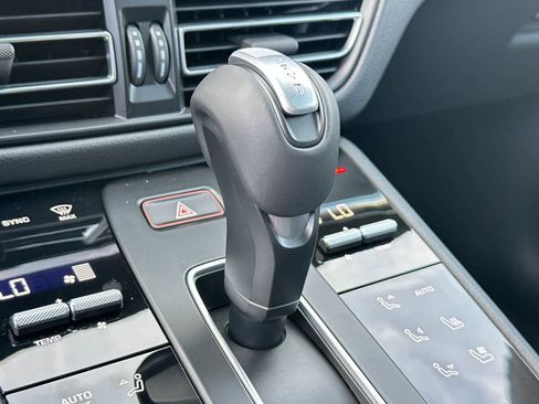 New 2026 Porsche Macan image 24