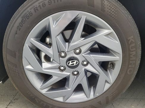 Used 2024 Hyundai Elantra SEL FWD image 31