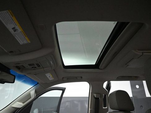 Used 2019 Chevrolet Suburban Premier AWD/4WD image 12